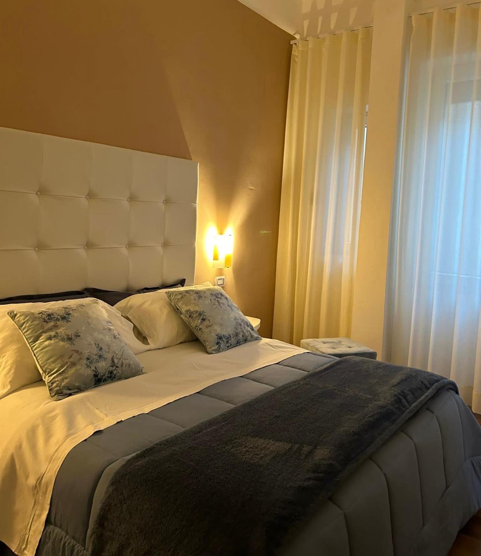 Tiziana'S House Bed and Breakfast Salerno Esterno foto